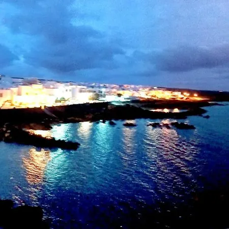 アパート Costa Jameos Oceanfront-lava Pools