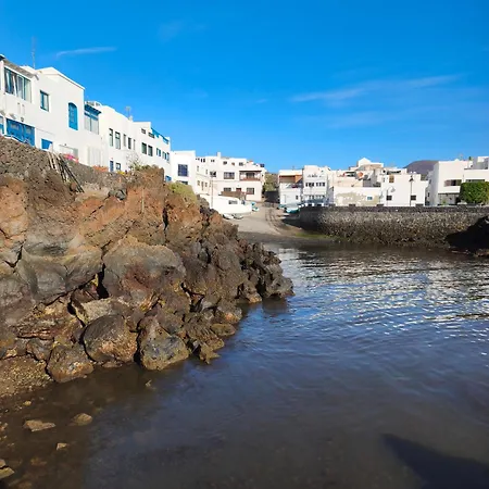 アパート Costa Jameos Oceanfront-lava Pools *